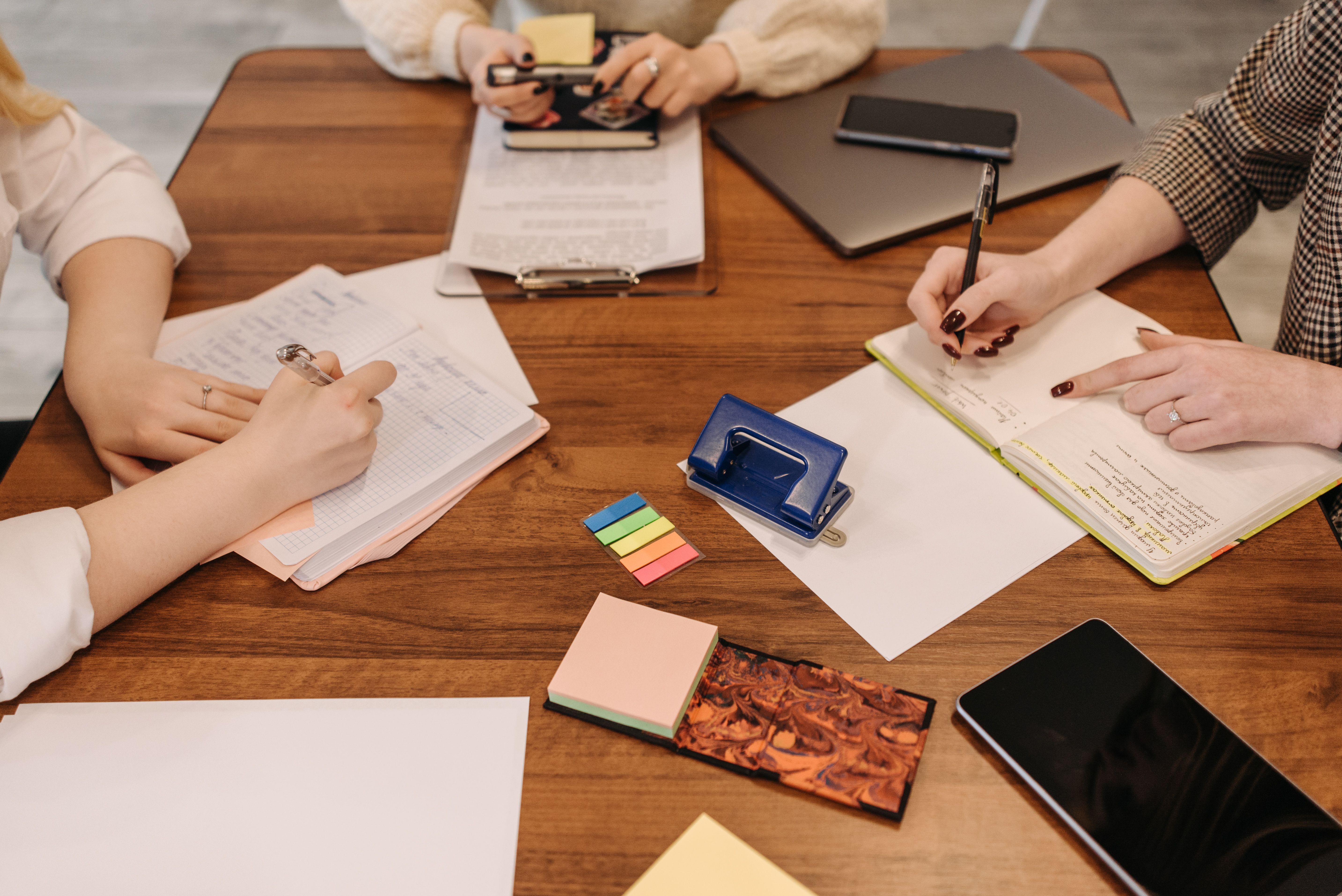 AI Meeting Assistants for Notes and Summaries